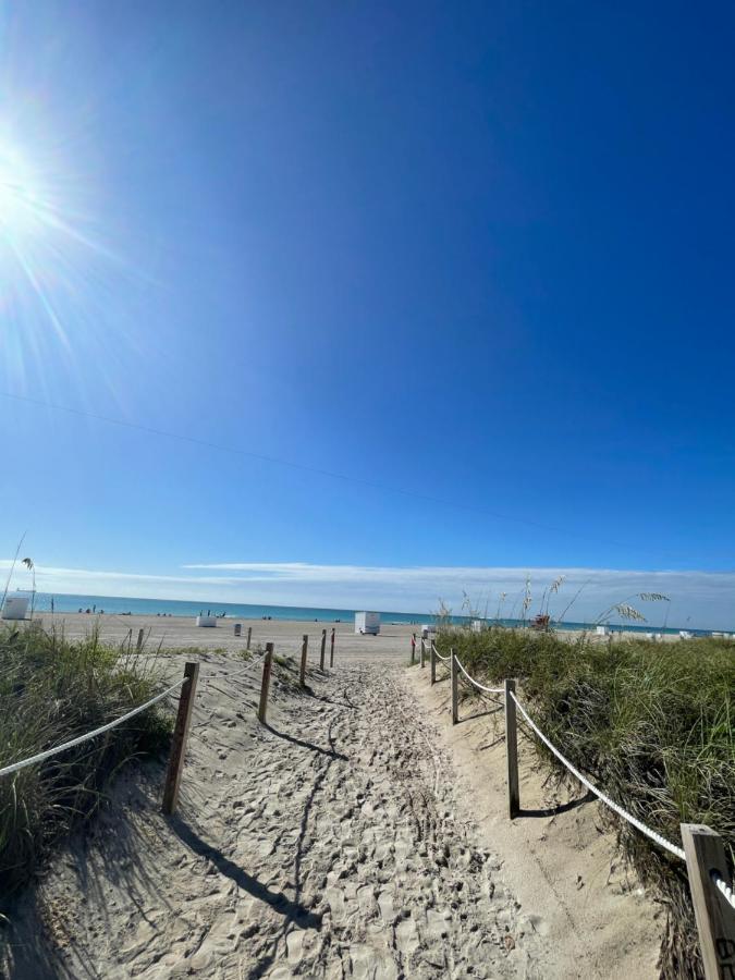 Beachfront Apt In Carlyle Hotel On Ocean Drive Miami Beach Exterior photo